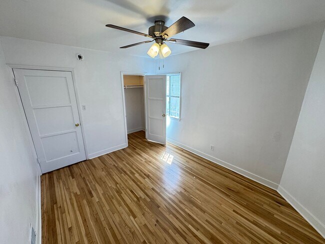 Building Photo - Quaint 3 bedroom Apt Home on 439-443 N. Spaulding Ave.
