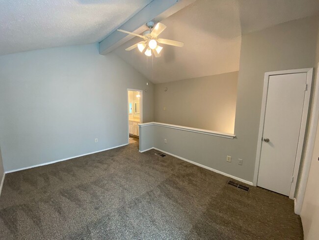 Building Photo - Charming Split-Level First-Floor Unit with...