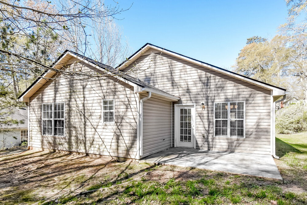 Building Photo - 223 Elm Dr