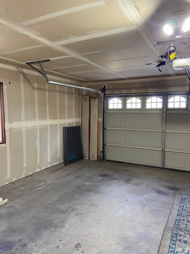 Building Photo - 55 and OLDER KERN CITY 2 BED UPDATED HOME