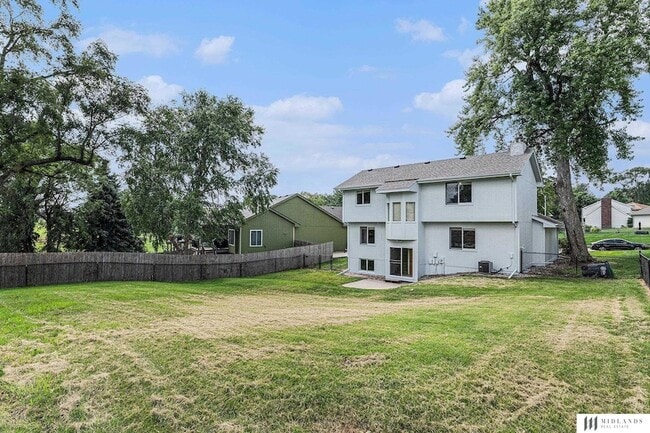 Building Photo - 1611 S 168th Ave