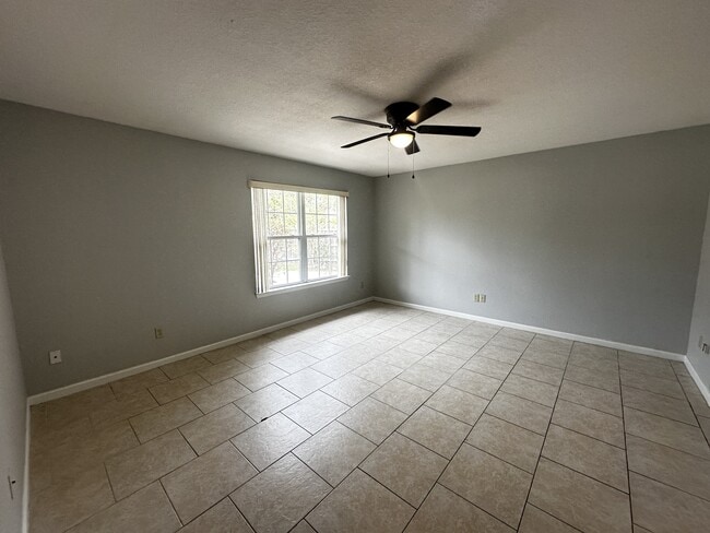 Building Photo - 75 Redwood Track Course