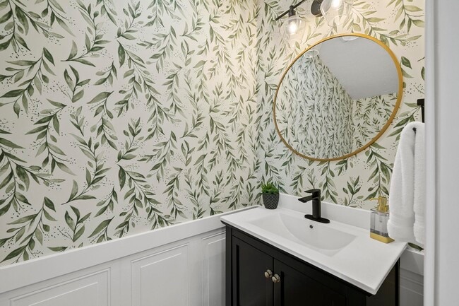 Building Photo - 828 6th St