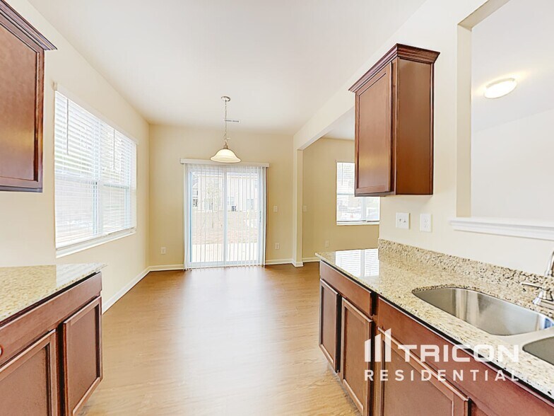 Building Photo - 2808 St George Ln