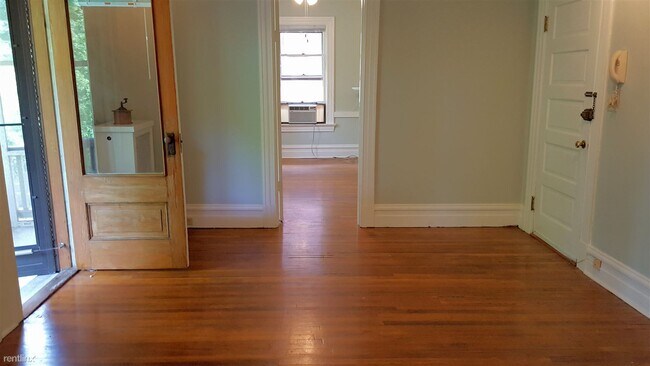 Building Photo - 2 br, 1 bath 4plex - 5106 Westminster Pl A...