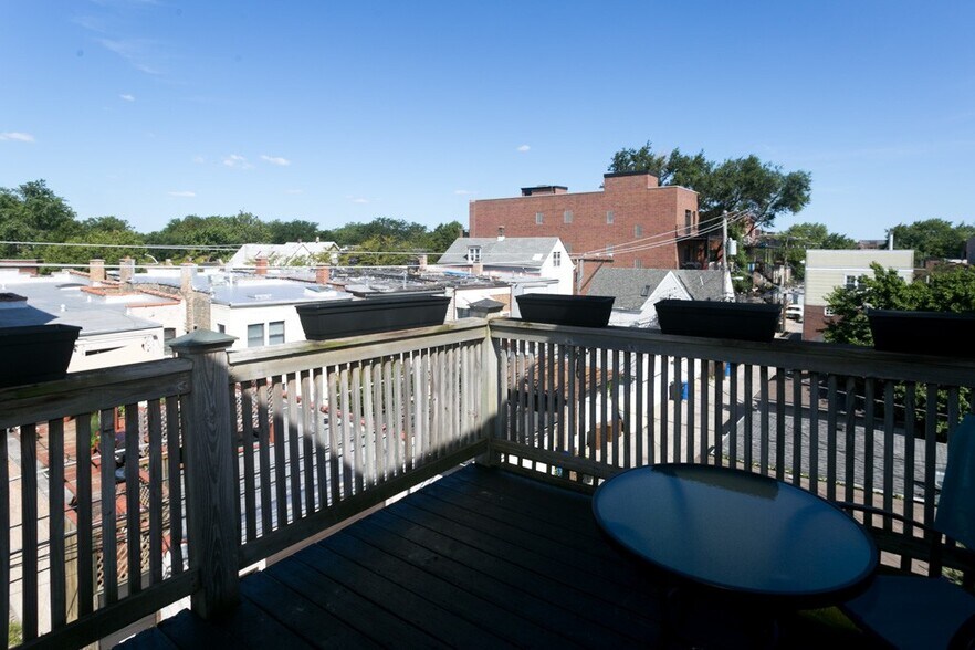 Building Photo - 3614 N Bosworth Ave