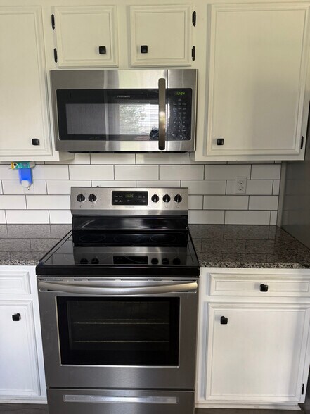 Building Photo - 105 Marcus Dr