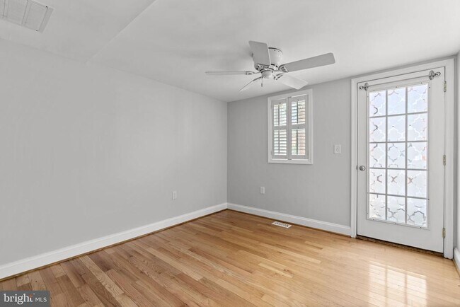 Building Photo - 1405 Reynolds St