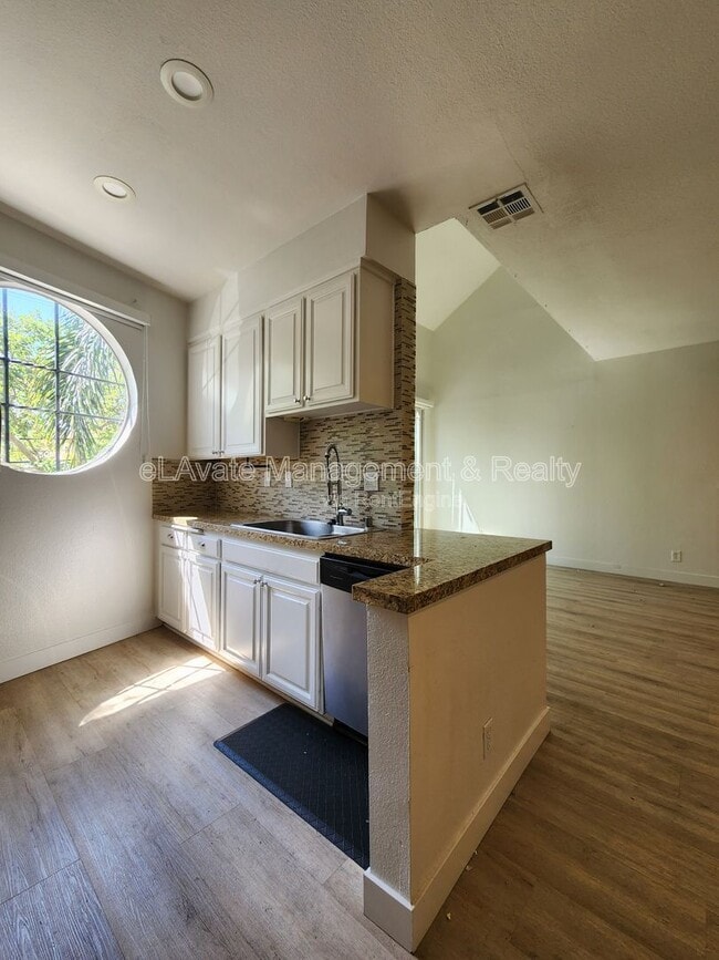 Building Photo - 14625 Dickens St