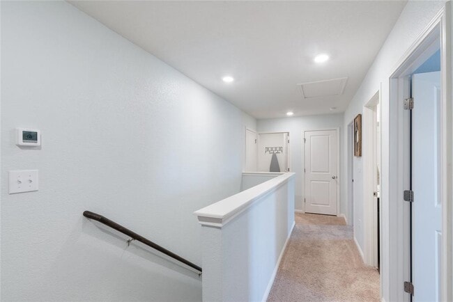 Building Photo - 204 Peony Ln.