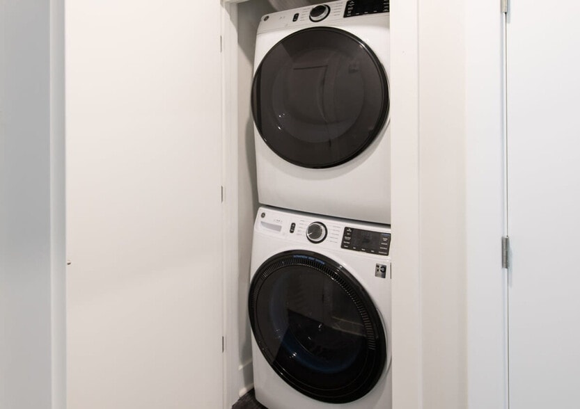 Building Photo - 228 Pike St