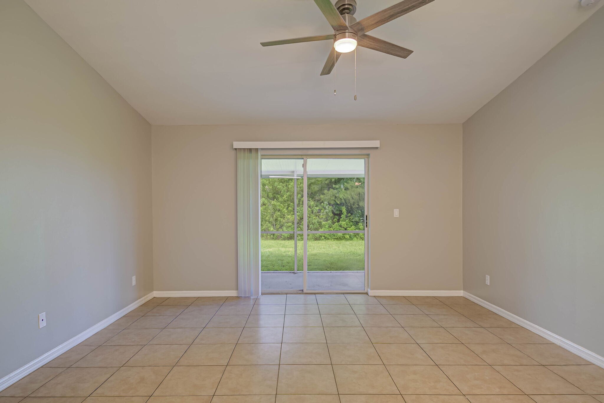 Living Room with Screened in Lanai off the back - 704 Ichabod Ave S