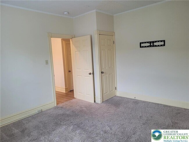 Building Photo - 1024 Delaware Ave