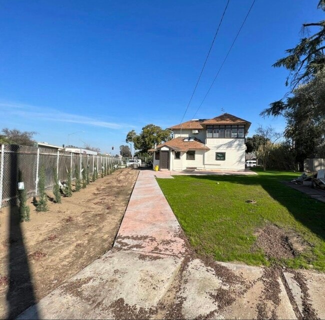 Building Photo - 345 N Van Ness Ave