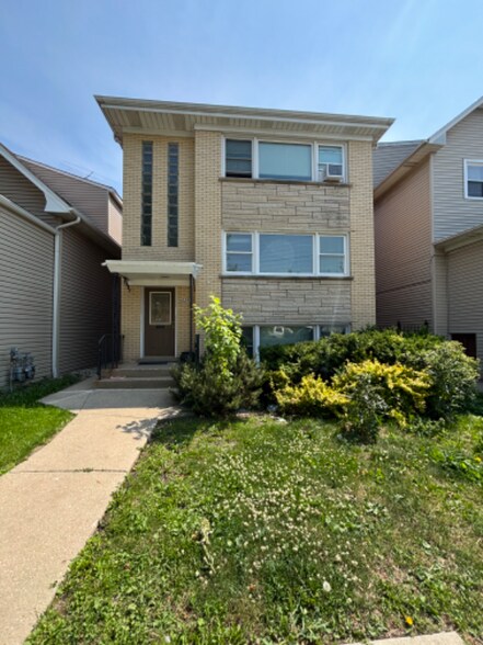 Building Photo - 6241 W Montrose Ave
