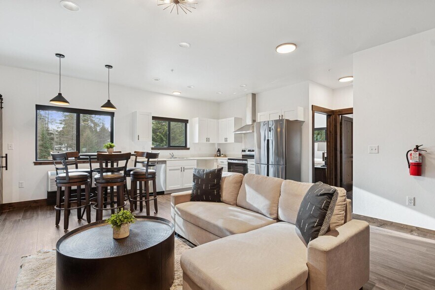 Building Photo - 1010 Baker Ave