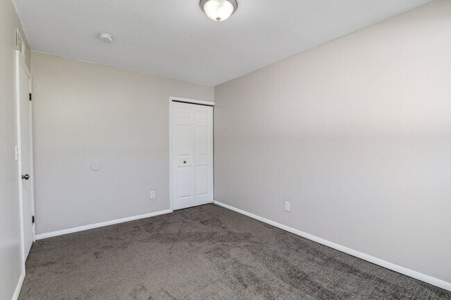 Building Photo - Introducing a beautiful 3 bedroom, 1 bathr...