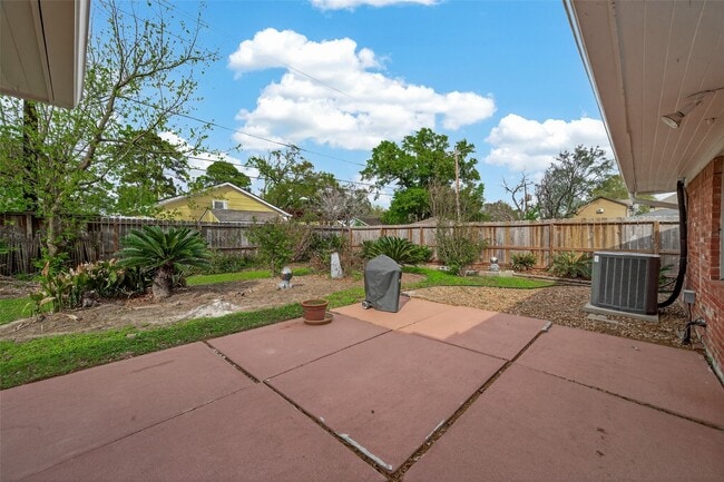 Building Photo - 5646 Hazen St