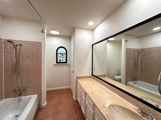 Building Photo - 2711 Wilcrest Dr