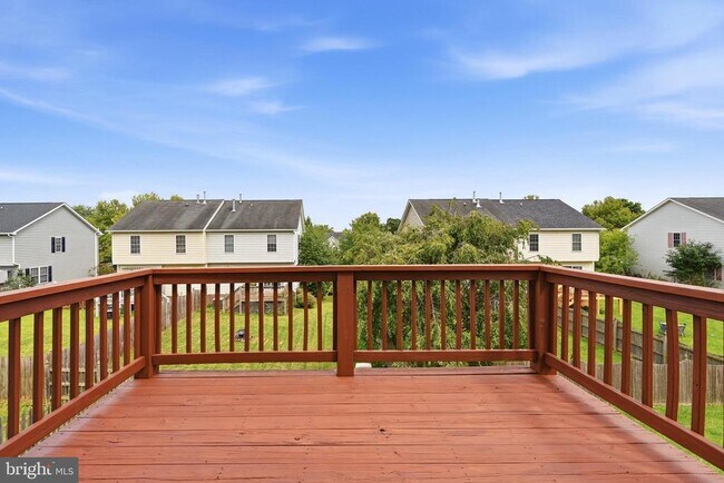 Building Photo - 2068 Stoneleigh Dr