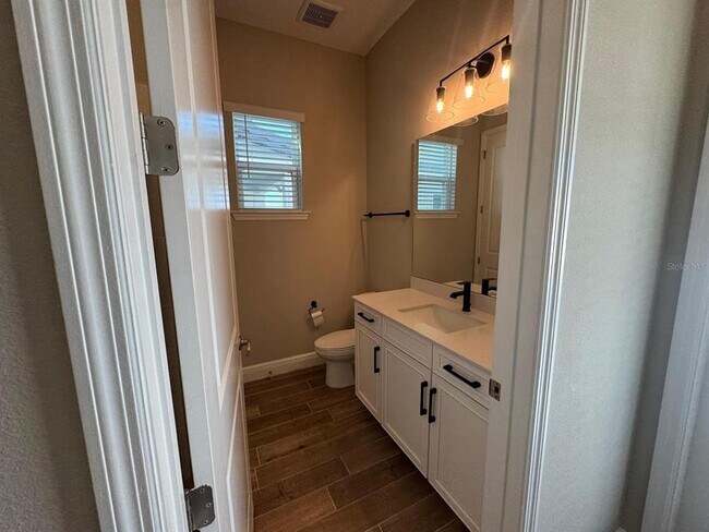 Building Photo - 16405 Silver Brk Wy