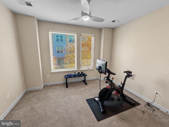 Building Photo - 5610 45th Ave