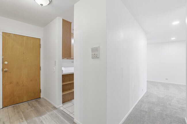 Building Photo - 1375 Rebecca Dr