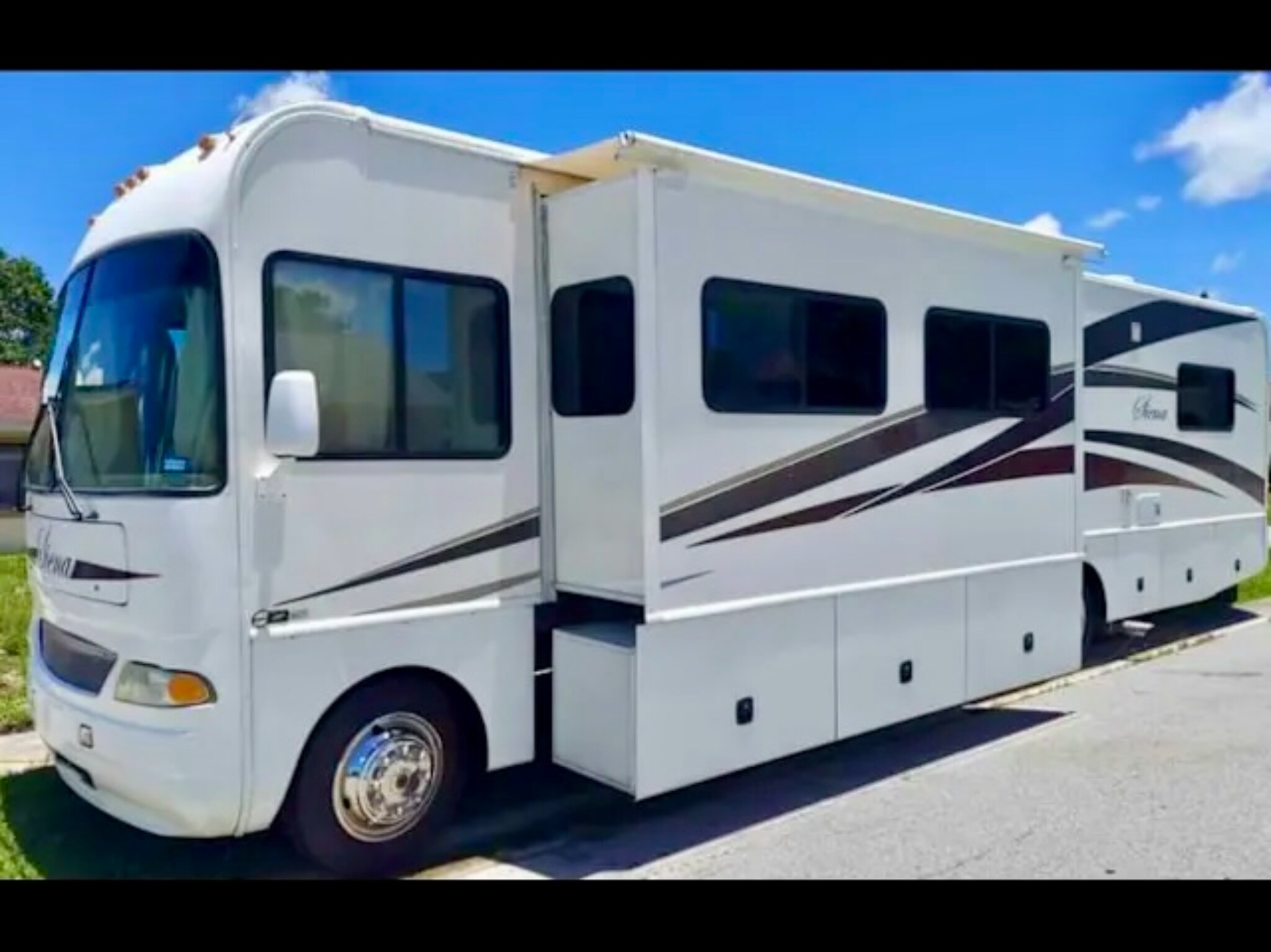 Building Photo - 3715 7th St W