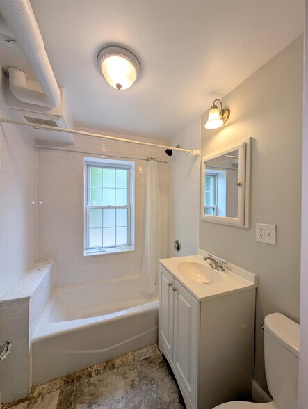 Building Photo - 154 Summer St