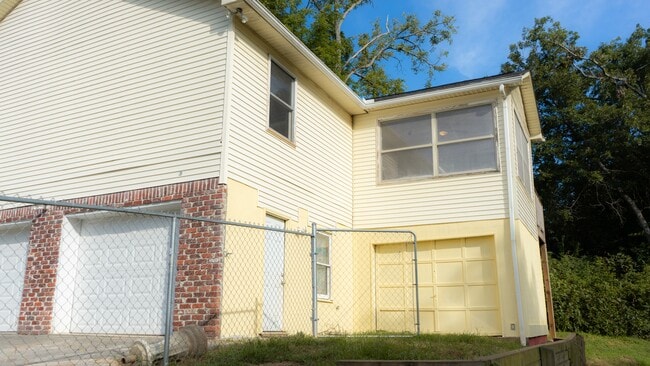 Building Photo - 4520 Ventura Dr