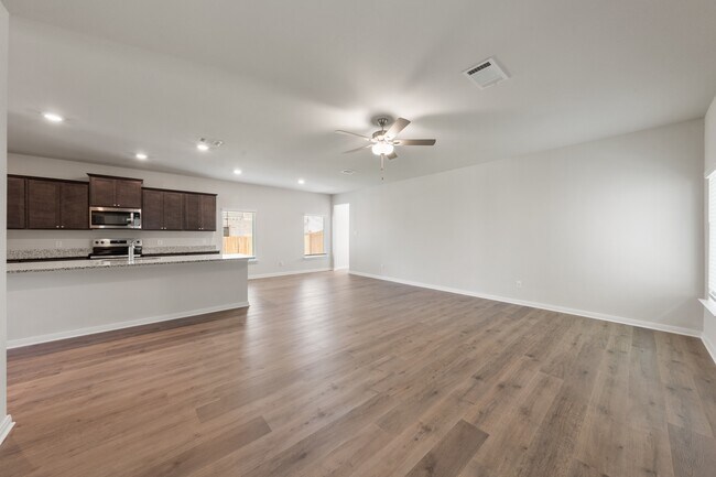Building Photo - 1000 Camelia Grv Ct