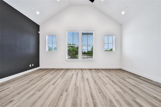 Building Photo - 1506 Ryon St