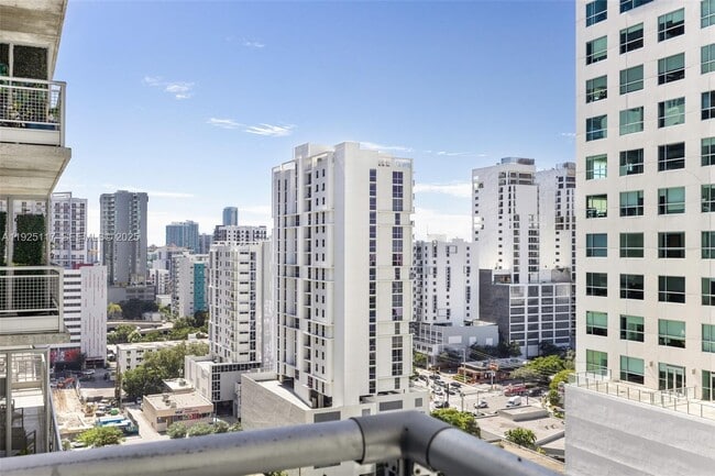 Building Photo - 690 SW 1st Ct