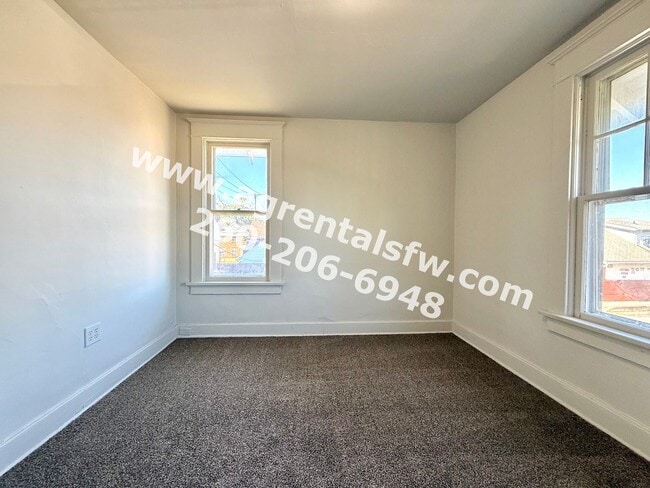 Building Photo - 3 Bedroom House