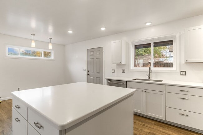 Building Photo - 3 Bedroom, 2 Bathroom Home with Full Finished Basement