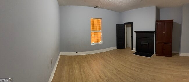 Building Photo - 1006 W College St Ext