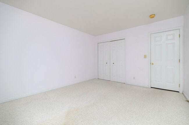 Building Photo - 170 Forest St