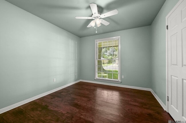 Building Photo - 640 Maxine Dr