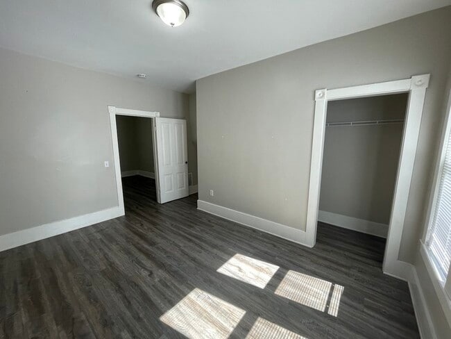Building Photo - Downtown Sparta Two Bedroom Upper Unit