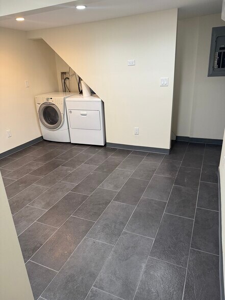 Building Photo - 49 High St