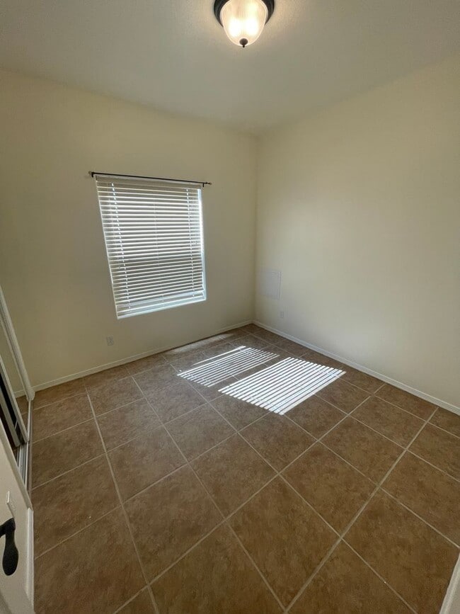 Building Photo - Lovely 4 Bedroom/2 Bath home in Parkhill E...
