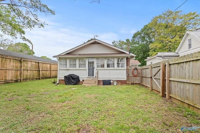 Building Photo - 603 Prospect Dr SE