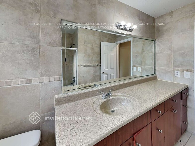 Building Photo - 5042 SW 89th Ave