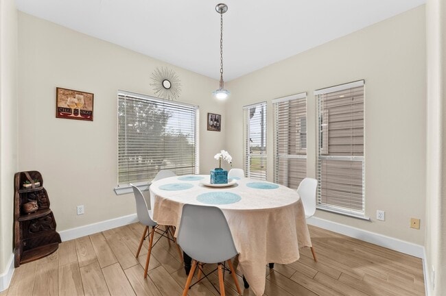 Building Photo - 3045 Clinton Dr