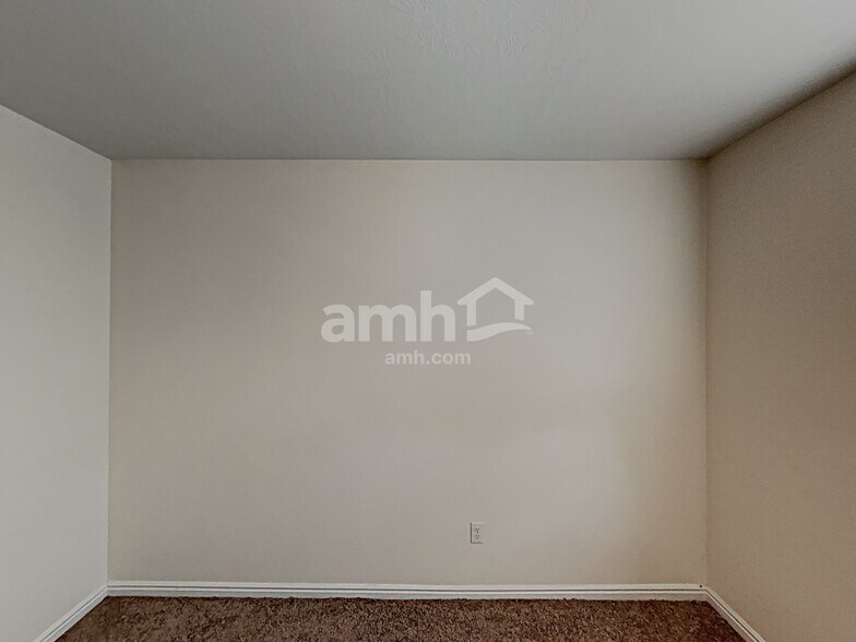 Building Photo - 8766 S Pebble Crest Way