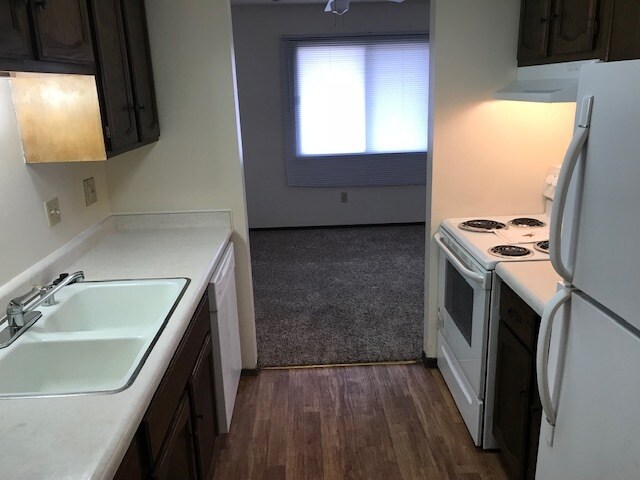 Kitchen - 4231 N 104th St