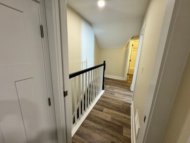 Building Photo - 206 Maple Ter