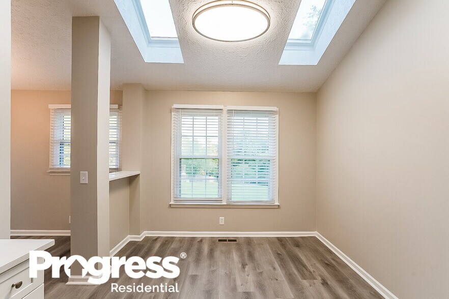 Building Photo - 103 Silver Maple Ct