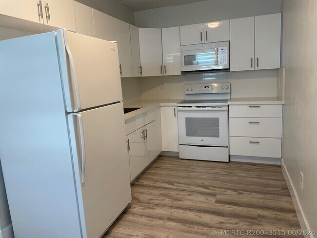 Building Photo - 630 N 69th Ave