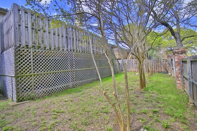 Building Photo - 3880 Williamsburg Cir